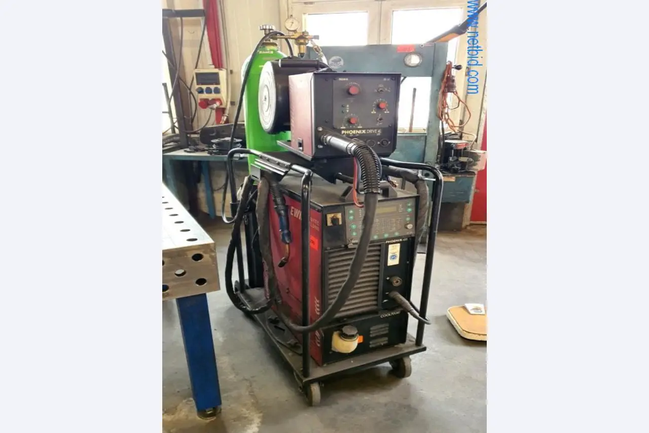 Equipamiento operativo y de oficina de una empresa de construcciones metálicas-1