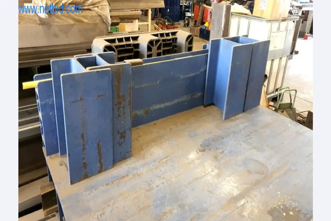 Equipamiento operativo y de oficina de una empresa de construcciones metálicas-4