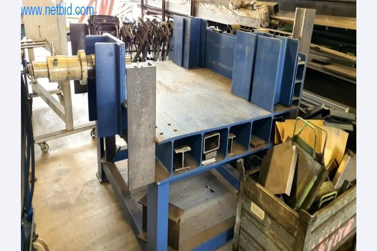 Equipamiento operativo y de oficina de una empresa de construcciones metálicas-5