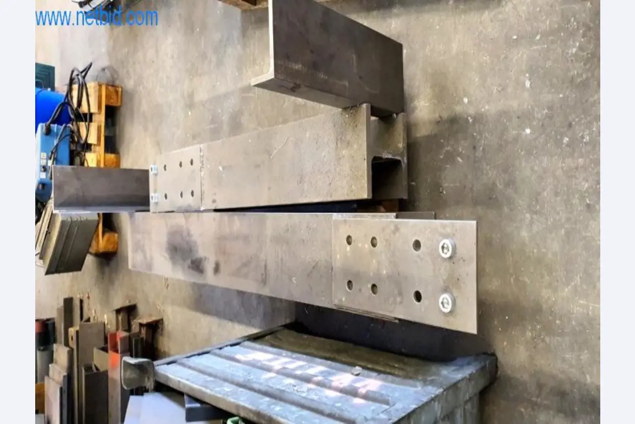 Equipamiento operativo y de oficina de una empresa de construcciones metálicas-6