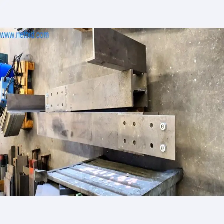 Equipamiento operativo y de oficina de una empresa de construcciones metálicas-6