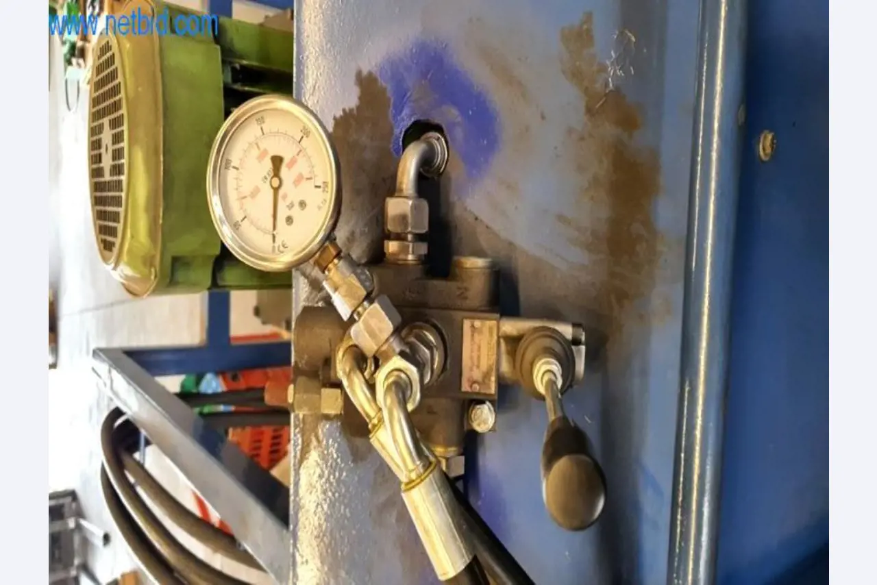 Equipamiento operativo y de oficina de una empresa de construcciones metálicas-8