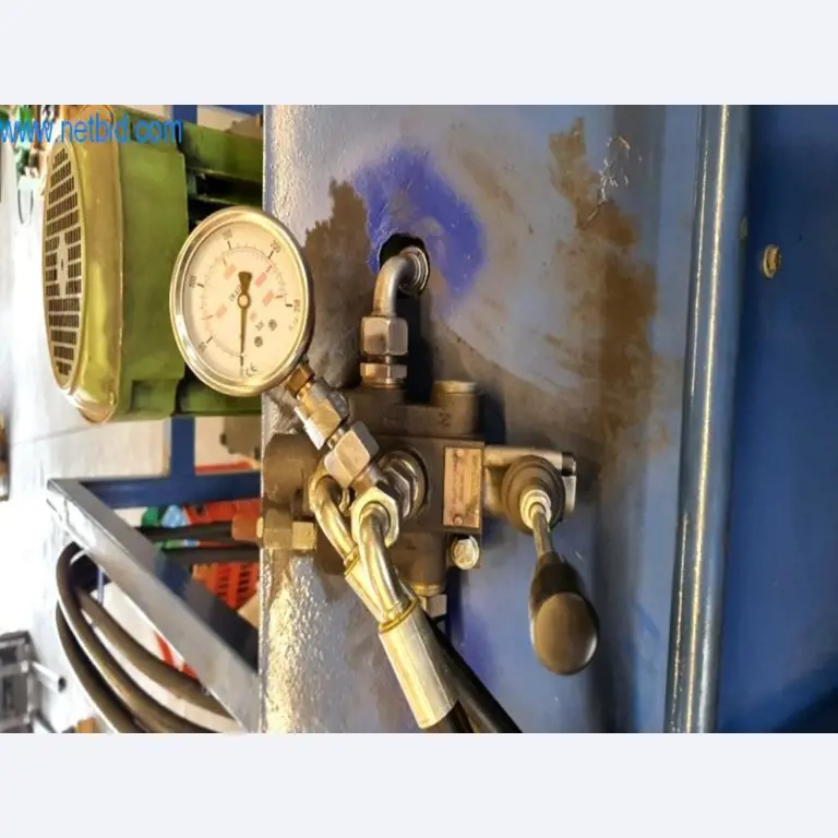 Equipamiento operativo y de oficina de una empresa de construcciones metálicas-8