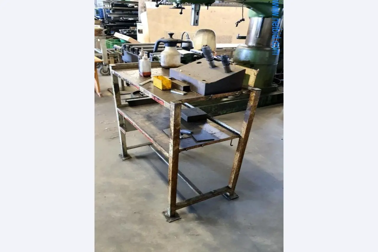 Bedrijfs- en kantooruitrusting van een metaalconstructiebedrijf-3