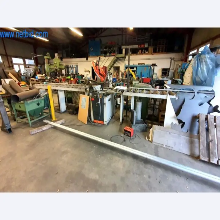 Wyposażenie operacyjne i biurowe firmy zajmującej się konstrukcjami metalowymi-2