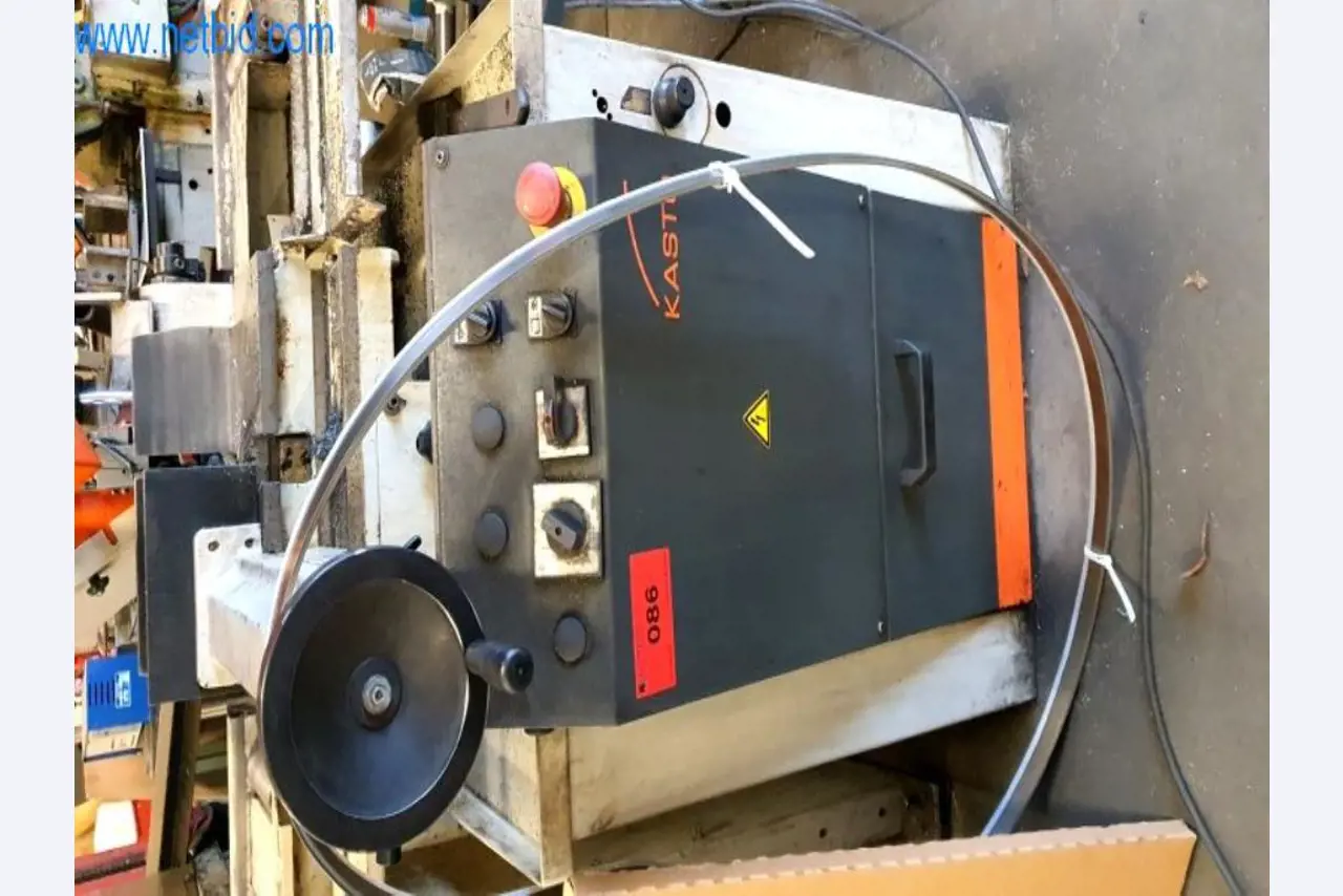 Wyposażenie operacyjne i biurowe firmy zajmującej się konstrukcjami metalowymi-5