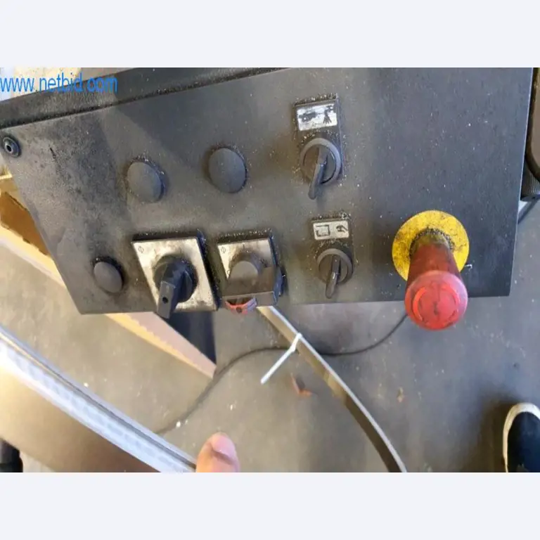 Wyposażenie operacyjne i biurowe firmy zajmującej się konstrukcjami metalowymi-6