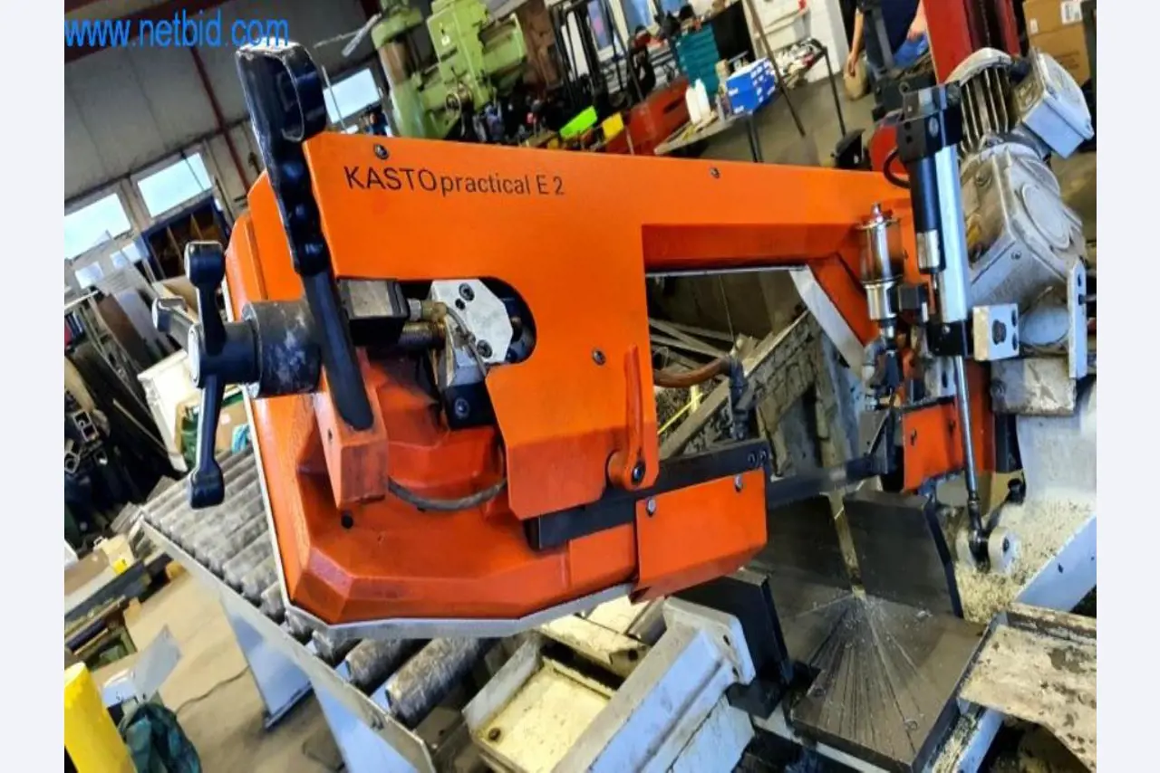 Wyposażenie operacyjne i biurowe firmy zajmującej się konstrukcjami metalowymi-7