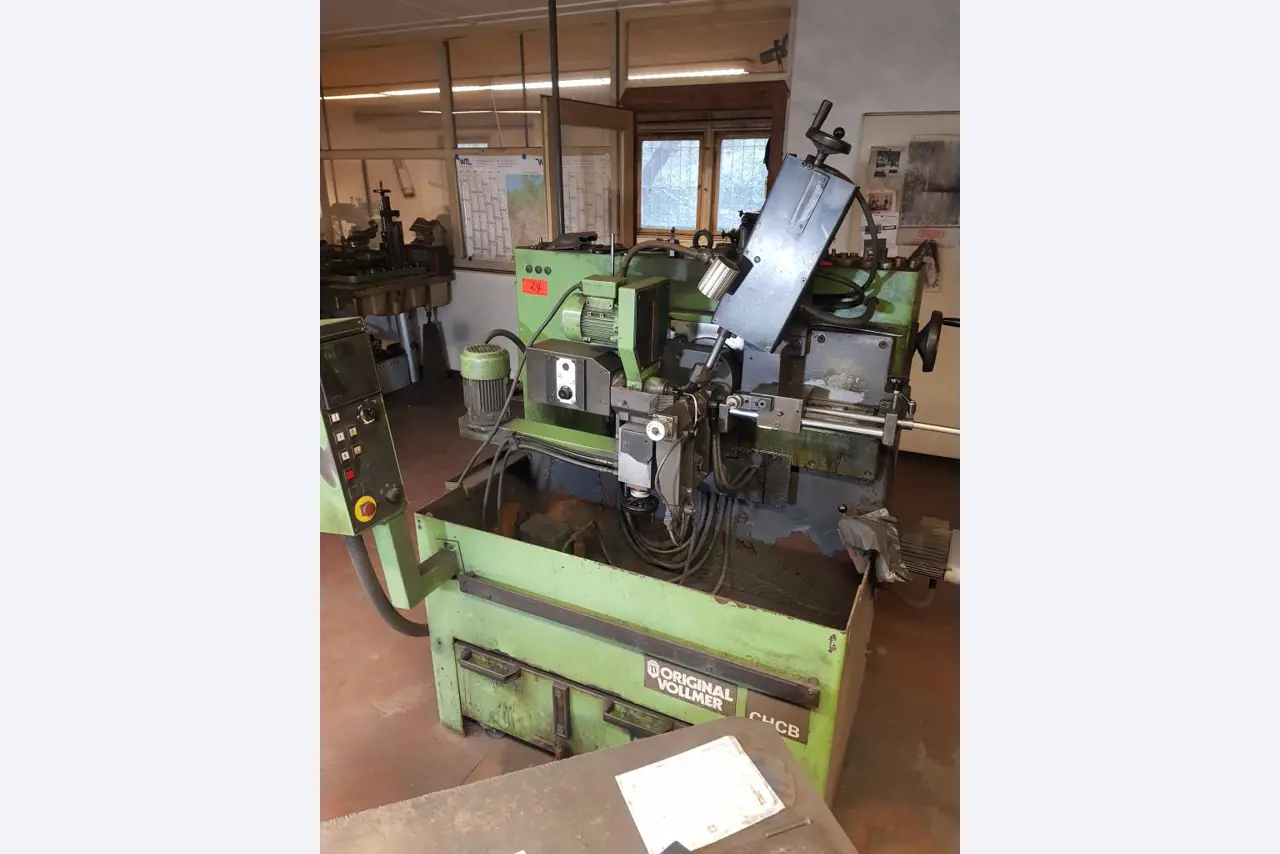 Dobrze utrzymany sprzęt warsztatowy, różne maszyny do ostrzenia i szlifowania-1