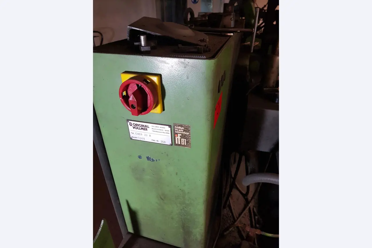 Dobrze utrzymany sprzęt warsztatowy, różne maszyny do ostrzenia i szlifowania-2