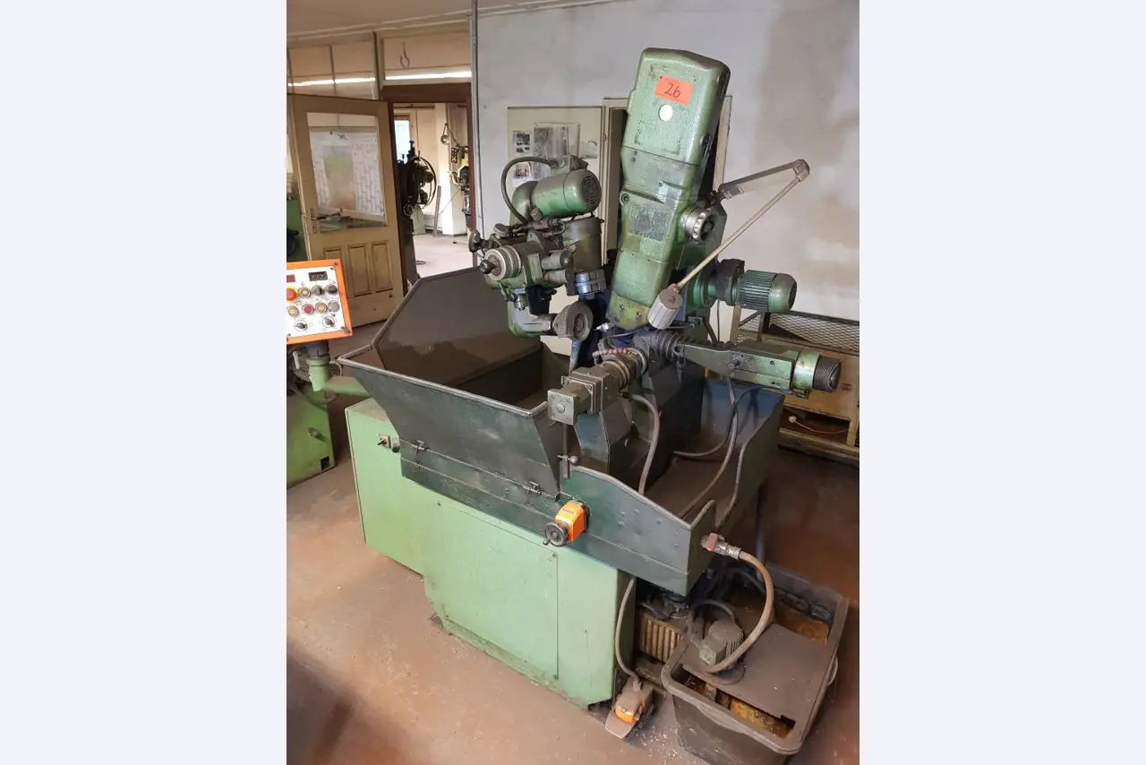 Goed onderhouden werkplaatsapparatuur, diverse slijp- en slijpmachines-1