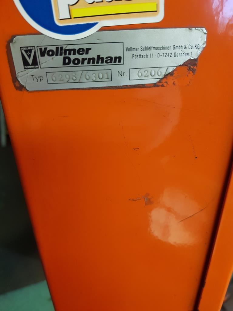 Dobře udržované vybavení dílny, různé brousicí a brusné stroje-2