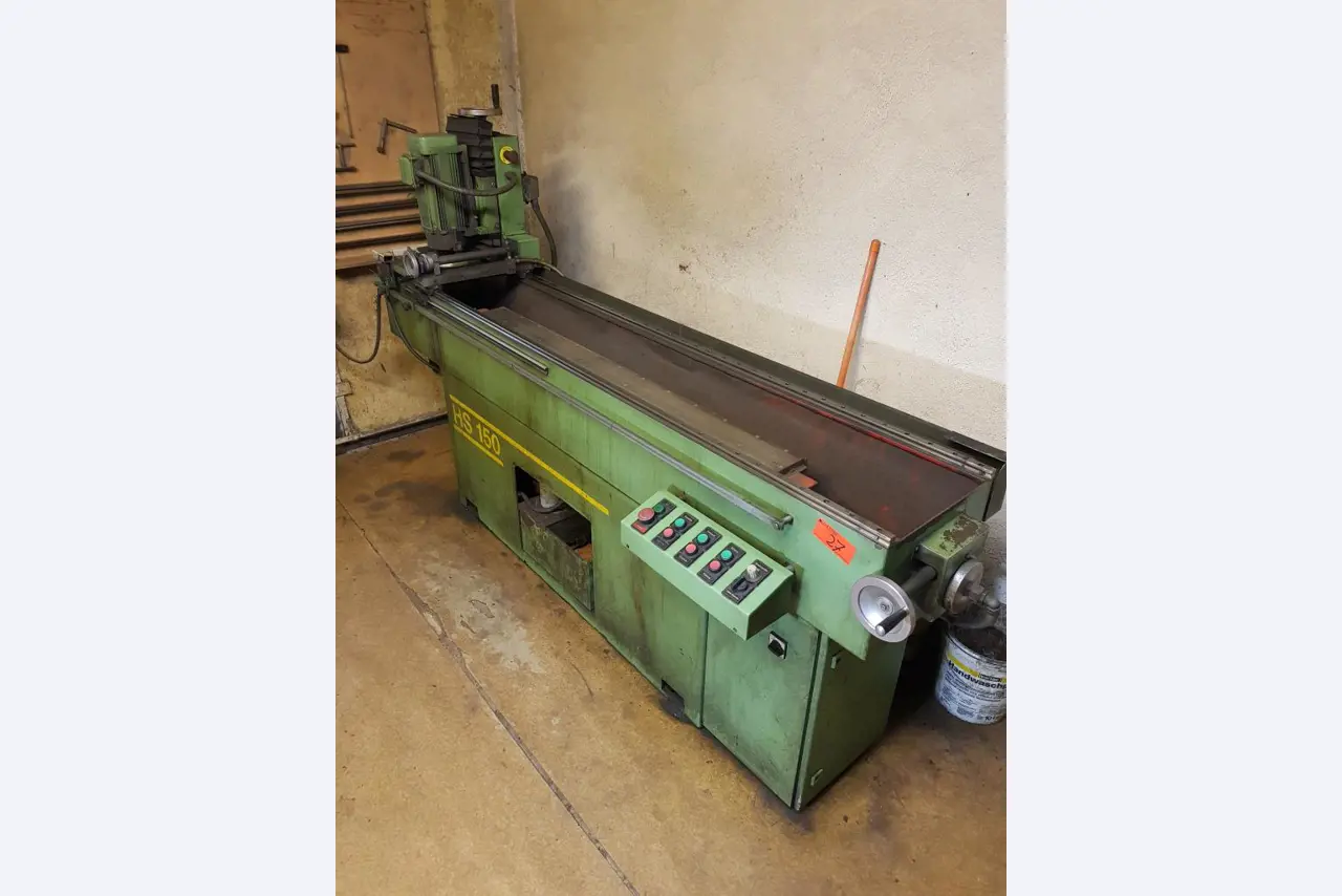 Dobro vzdrževana oprema delavnice, različni stroji za brušenje in ostrenje-1