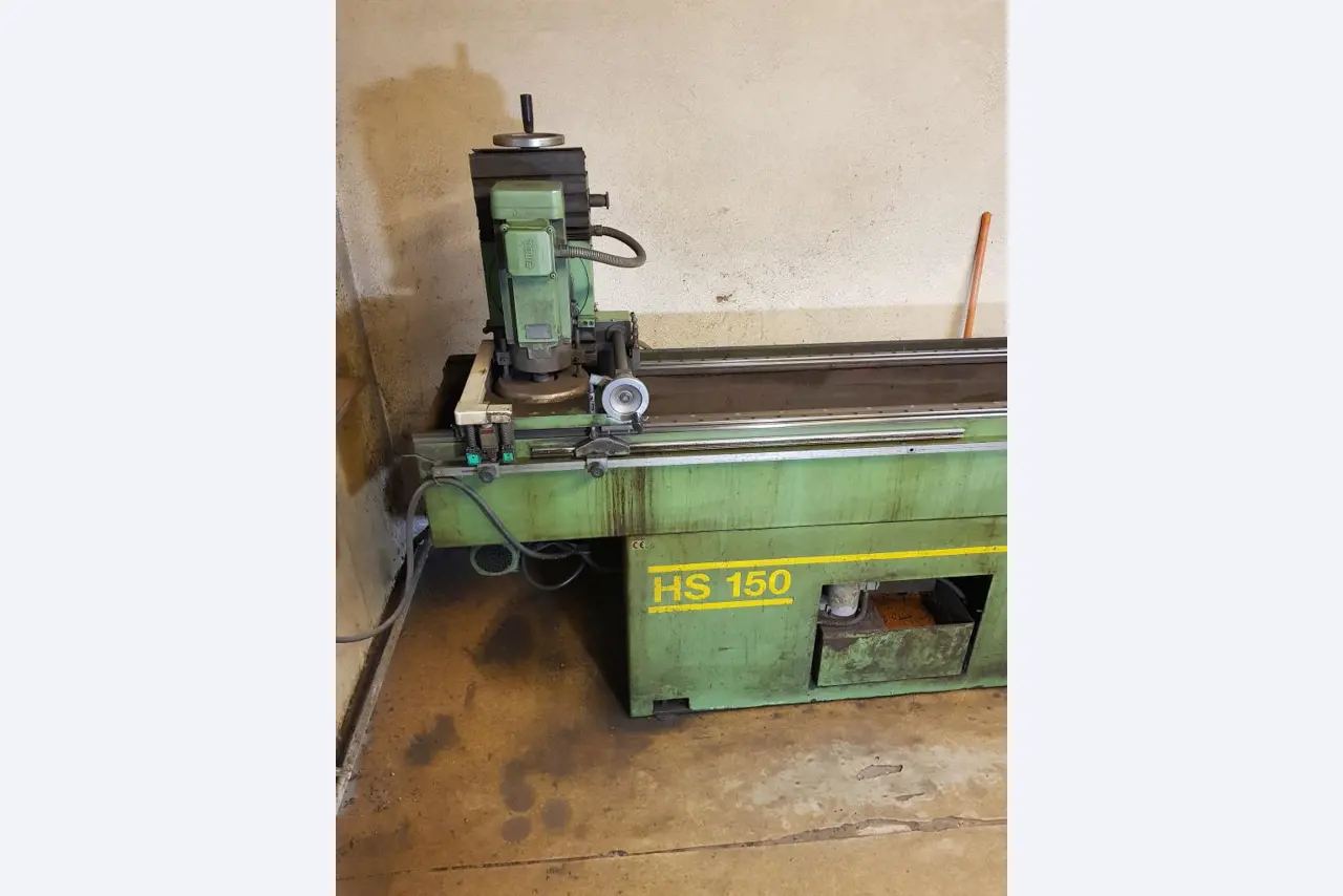 Dobro vzdrževana oprema delavnice, različni stroji za brušenje in ostrenje-2