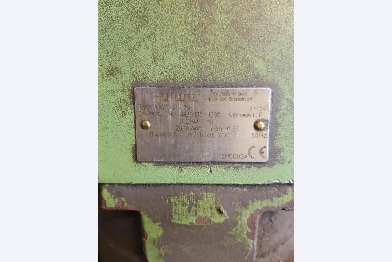 Dobro vzdrževana oprema delavnice, različni stroji za brušenje in ostrenje-3