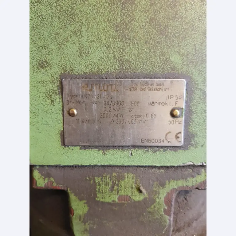 Dobro vzdrževana oprema delavnice, različni stroji za brušenje in ostrenje-3