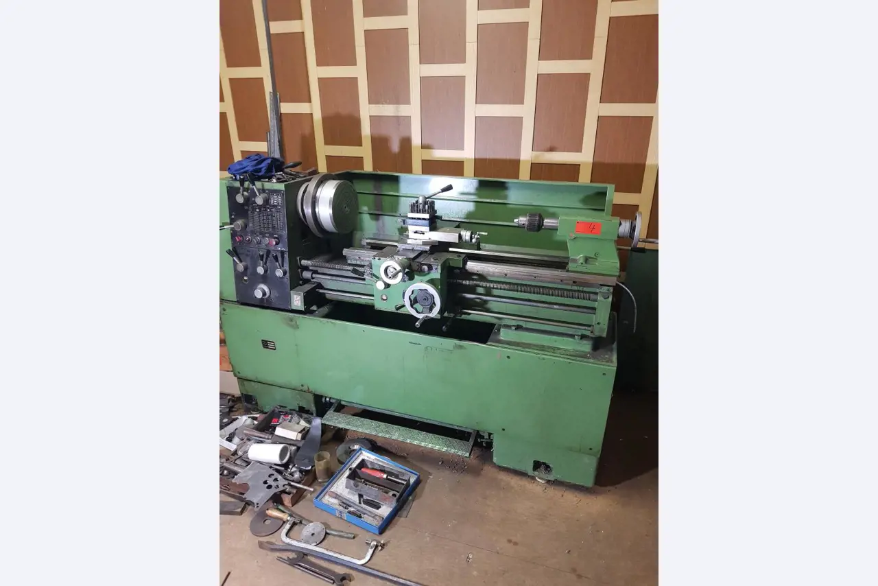 Goed onderhouden werkplaatsapparatuur, diverse slijp- en slijpmachines-1