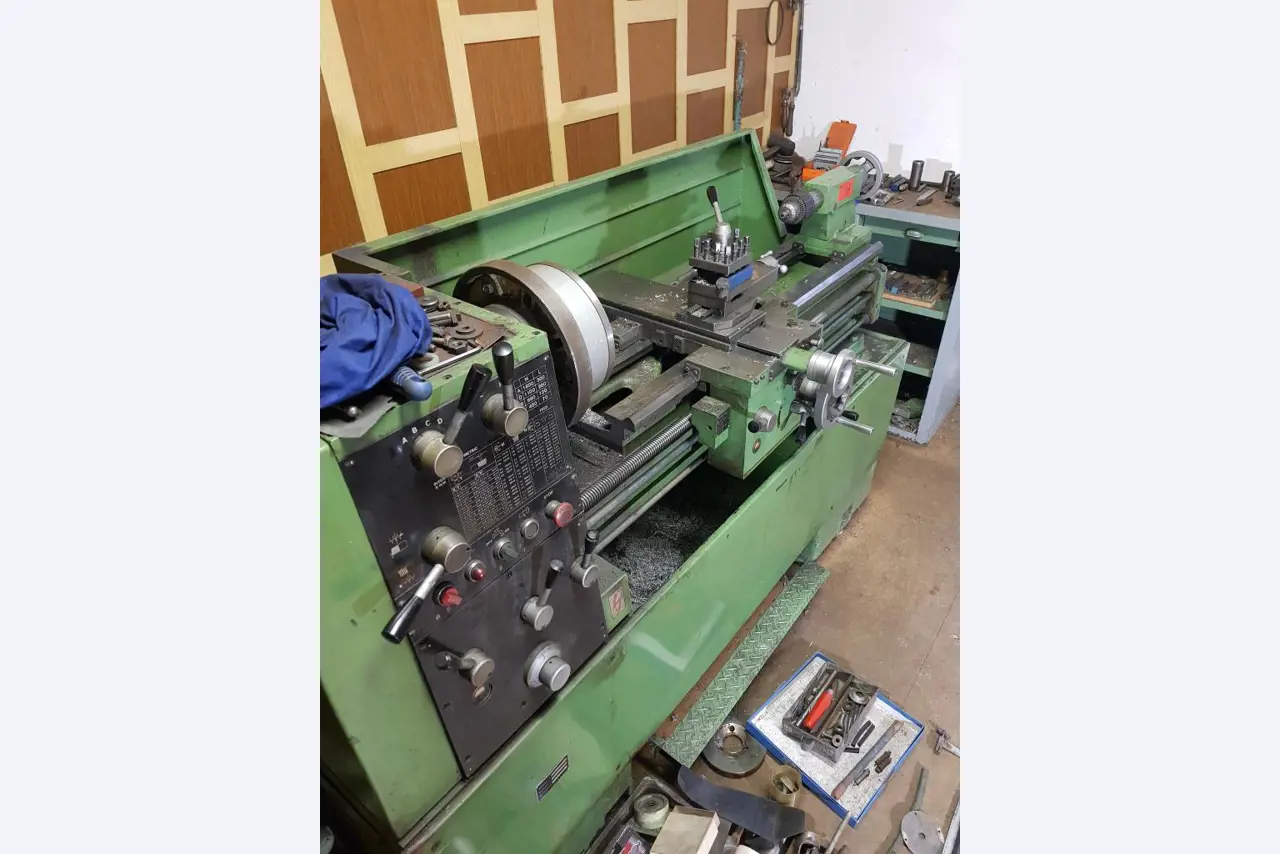 Goed onderhouden werkplaatsapparatuur, diverse slijp- en slijpmachines-2