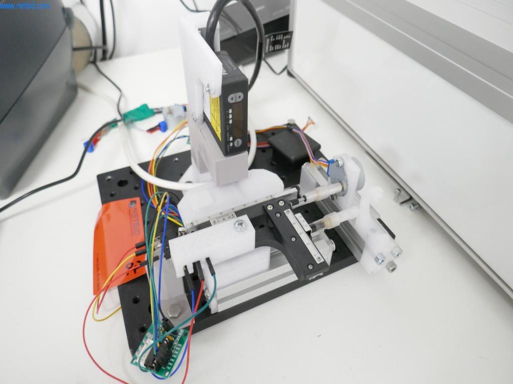 Dobrze utrzymany sprzęt laboratoryjny-5