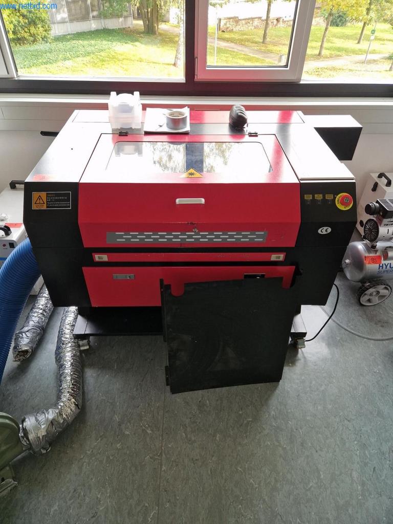 Dobrze utrzymany sprzęt laboratoryjny-1