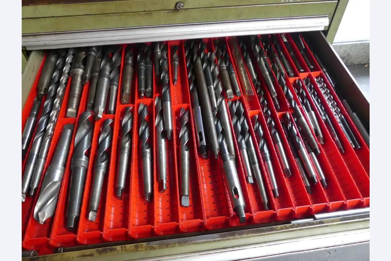 Maszyny i akcesoria oraz narzędzia z sektora inżynierii mechanicznej-10