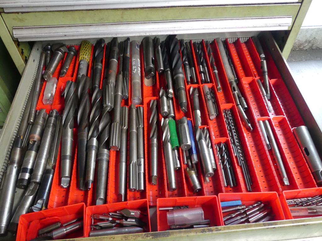 Maszyny i akcesoria oraz narzędzia z sektora inżynierii mechanicznej-11