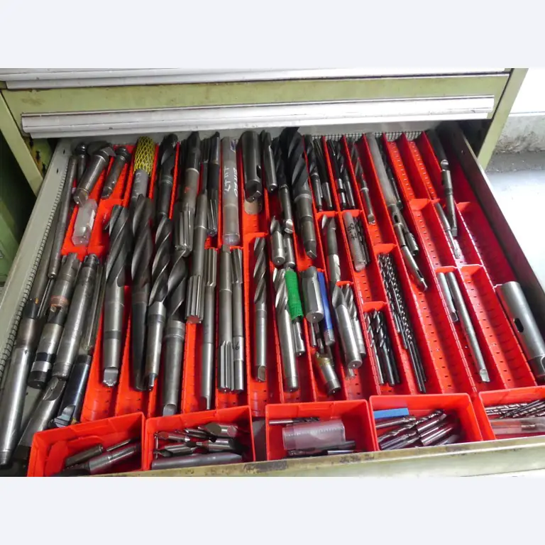 Maszyny i akcesoria oraz narzędzia z sektora inżynierii mechanicznej-11