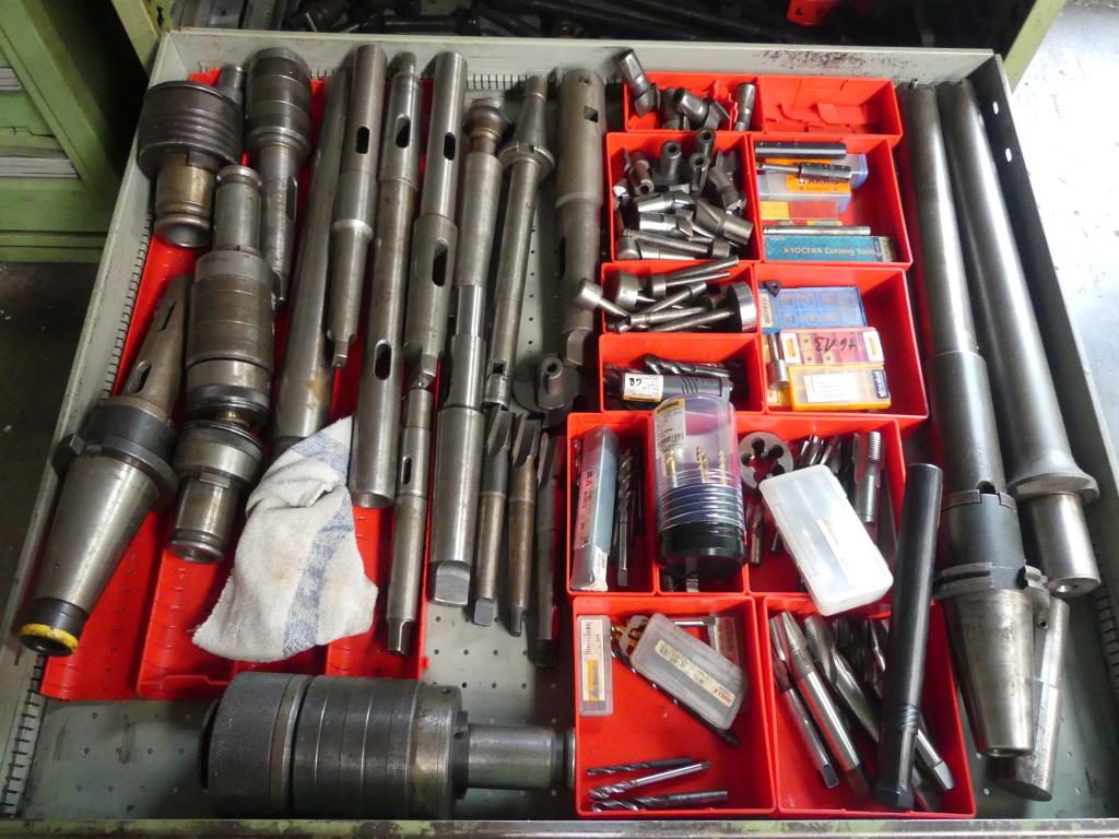 Maszyny i akcesoria oraz narzędzia z sektora inżynierii mechanicznej-12