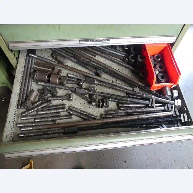 Maszyny i akcesoria oraz narzędzia z sektora inżynierii mechanicznej-13