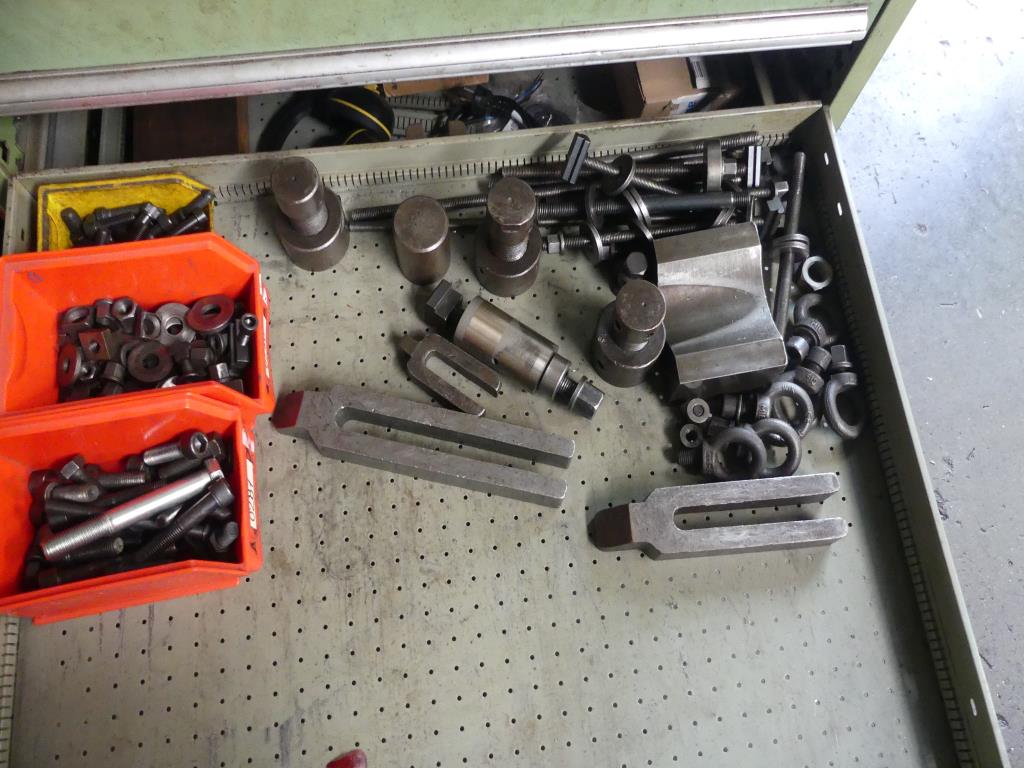 Maszyny i akcesoria oraz narzędzia z sektora inżynierii mechanicznej-14