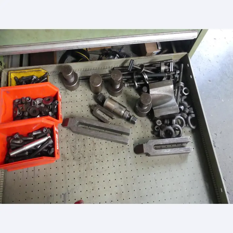 Maszyny i akcesoria oraz narzędzia z sektora inżynierii mechanicznej-14