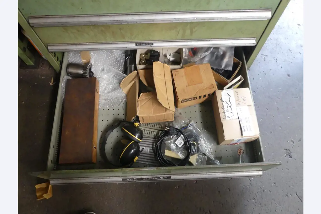 Maszyny i akcesoria oraz narzędzia z sektora inżynierii mechanicznej-15