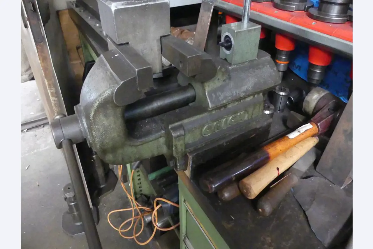 Maszyny i akcesoria oraz narzędzia z sektora inżynierii mechanicznej-17