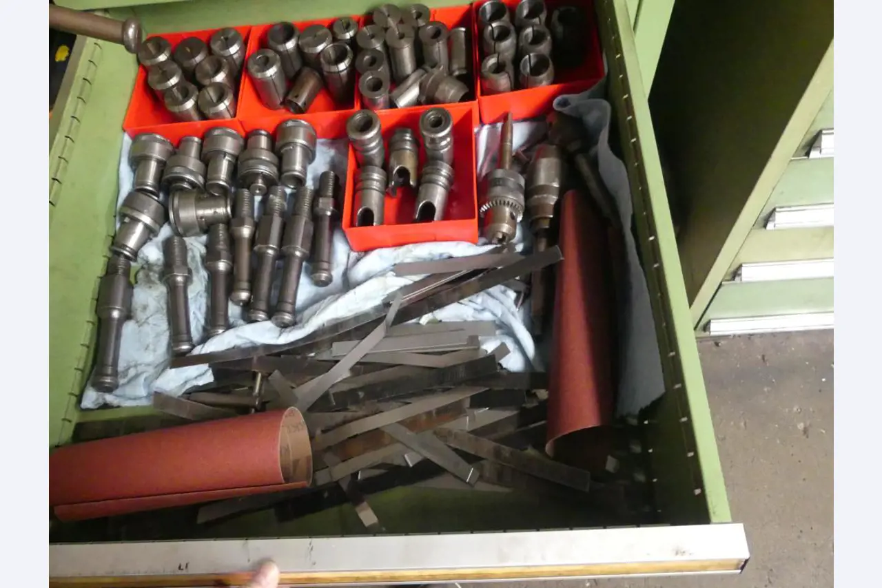 Maszyny i akcesoria oraz narzędzia z sektora inżynierii mechanicznej-18