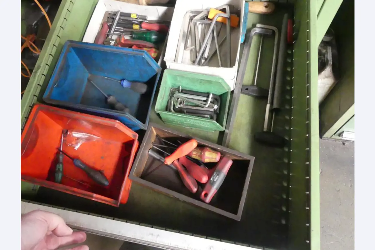 Maszyny i akcesoria oraz narzędzia z sektora inżynierii mechanicznej-19