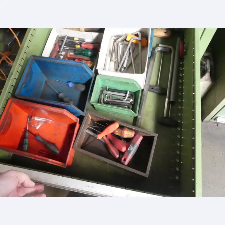 Maszyny i akcesoria oraz narzędzia z sektora inżynierii mechanicznej-19