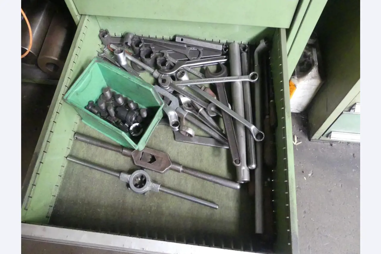 Maszyny i akcesoria oraz narzędzia z sektora inżynierii mechanicznej-20