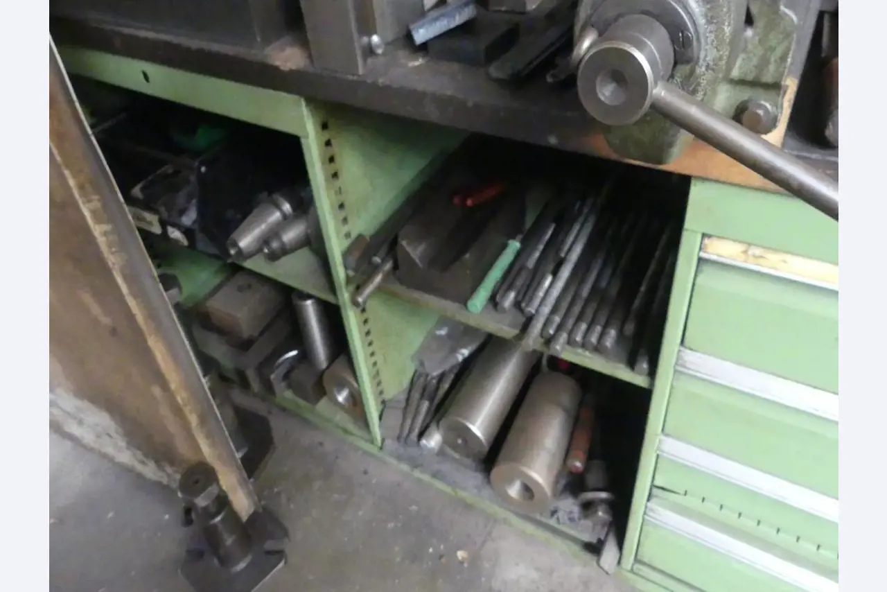 Maszyny i akcesoria oraz narzędzia z sektora inżynierii mechanicznej-22