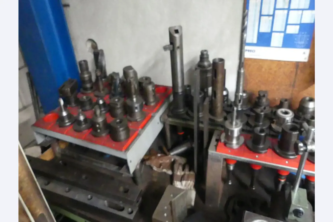 Maszyny i akcesoria oraz narzędzia z sektora inżynierii mechanicznej-23