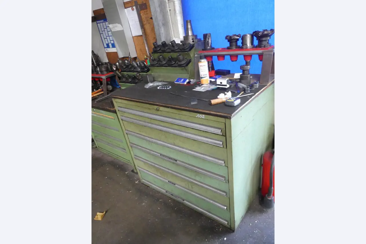 Maszyny i akcesoria oraz narzędzia z sektora inżynierii mechanicznej-8