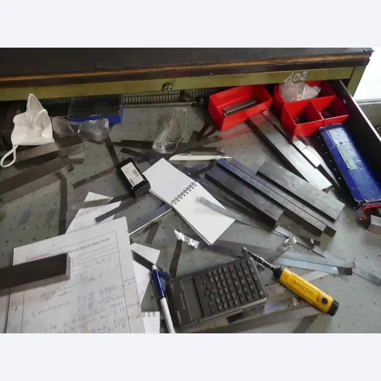 Maszyny i akcesoria oraz narzędzia z sektora inżynierii mechanicznej-9