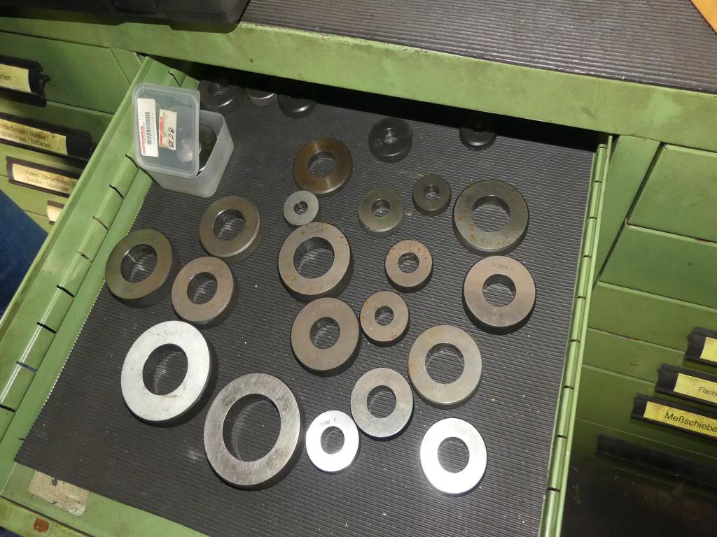 Maszyny i akcesoria oraz narzędzia z sektora inżynierii mechanicznej-10