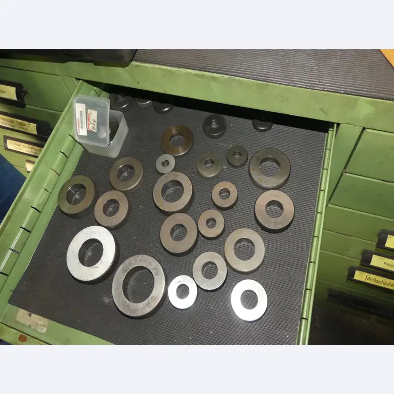 Maszyny i akcesoria oraz narzędzia z sektora inżynierii mechanicznej-10