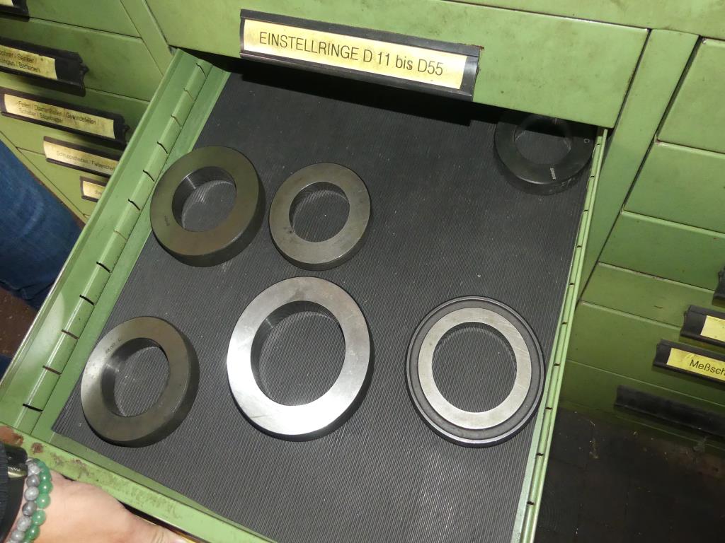 Maszyny i akcesoria oraz narzędzia z sektora inżynierii mechanicznej-11