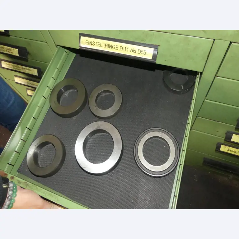 Maszyny i akcesoria oraz narzędzia z sektora inżynierii mechanicznej-11