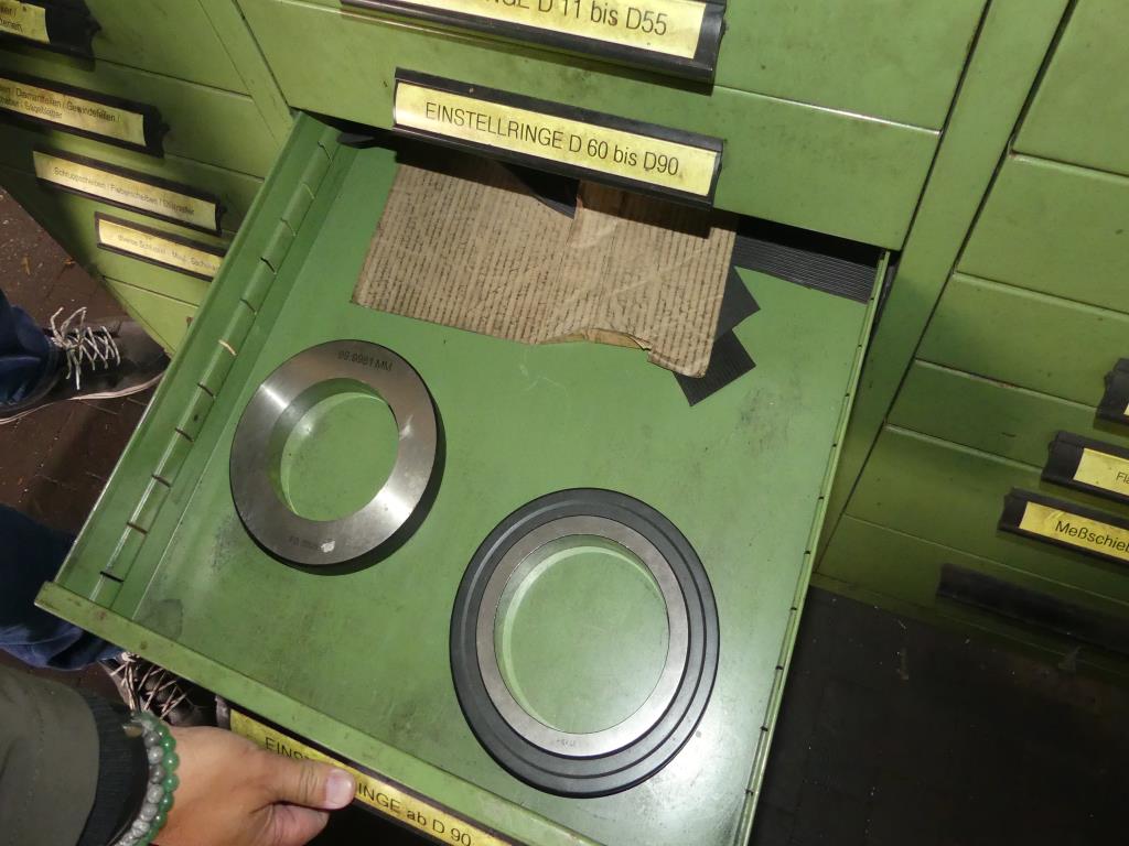 Maszyny i akcesoria oraz narzędzia z sektora inżynierii mechanicznej-12