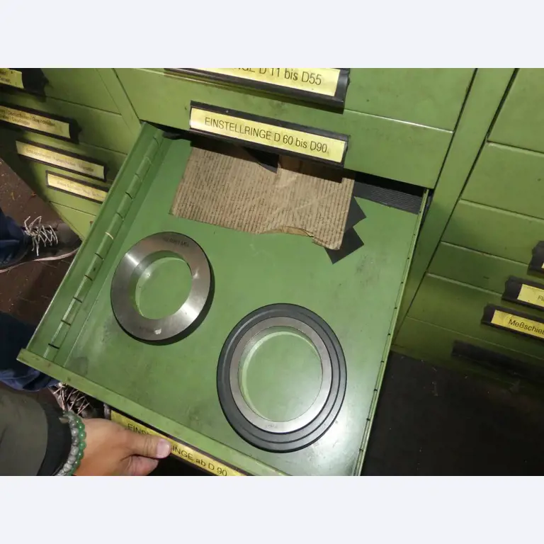 Maszyny i akcesoria oraz narzędzia z sektora inżynierii mechanicznej-12