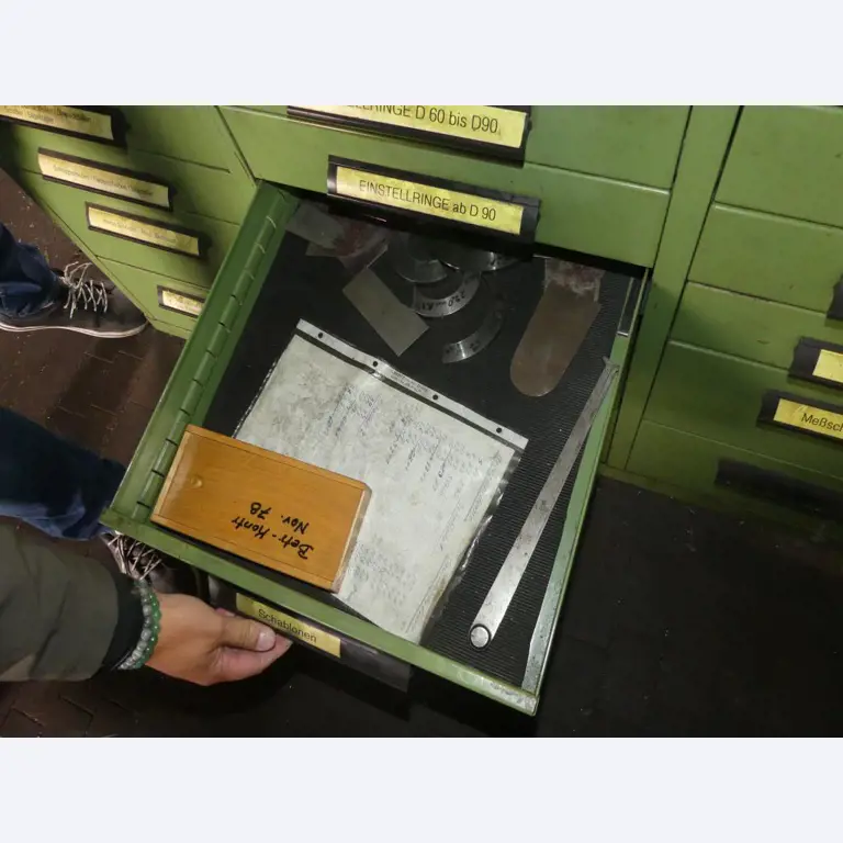 Maszyny i akcesoria oraz narzędzia z sektora inżynierii mechanicznej-13