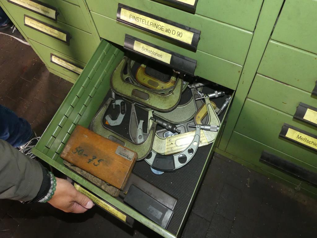 Maszyny i akcesoria oraz narzędzia z sektora inżynierii mechanicznej-14