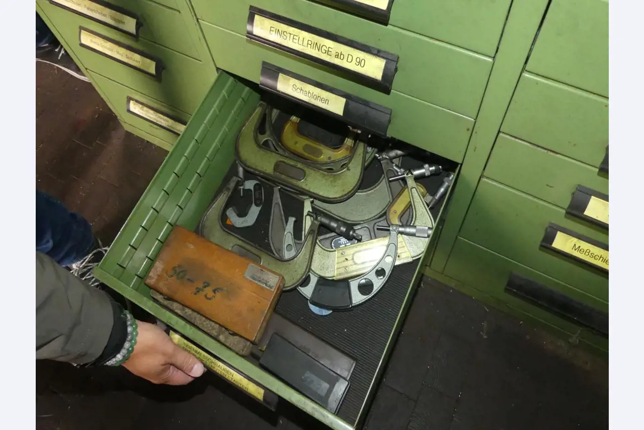 Maszyny i akcesoria oraz narzędzia z sektora inżynierii mechanicznej-14